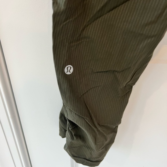 lululemon forest green pants size 4 - Picture 4 of 4